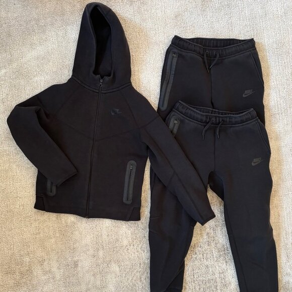 Kids Nike Sportswear Tech Fleece Size Large Black - Jacket and TWO Pairs Pants - Picture 1 of 3
